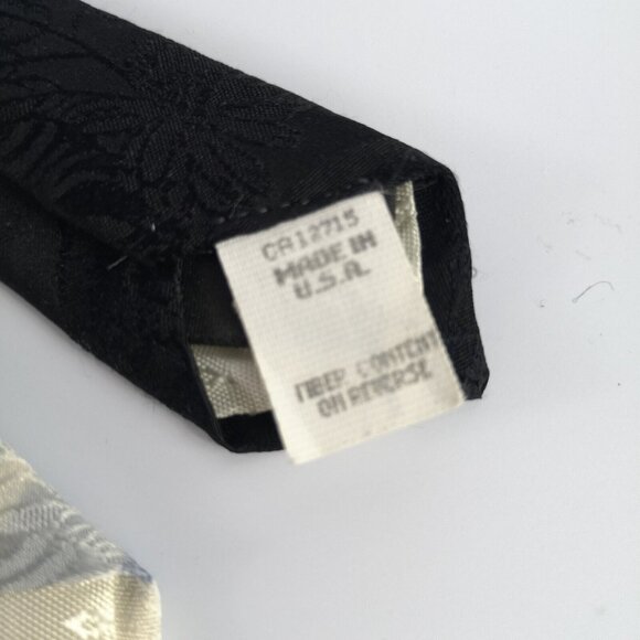 Vintage Polar Bear Family men's tie Endangered species Mark Dennis 1996 USA - Picture 9 of 11